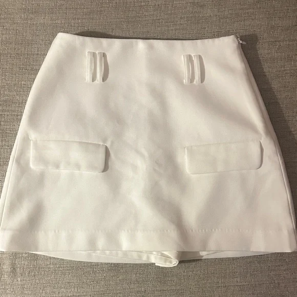DISSH Elegant White Skort - Picture 4 of 7